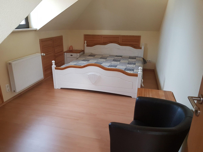 Bedroom 2, Gruppenunterkunft mit Pool in Ballenstedt, Harz