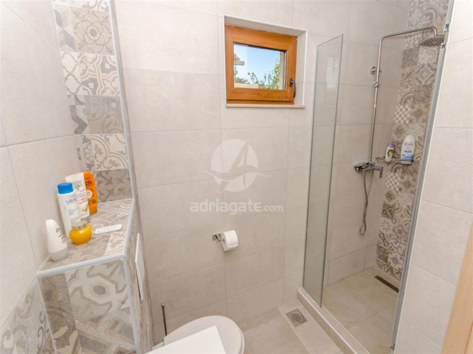 Bathroom 4, Villa LA-Two Bedroom Apartment with Terrace, Marina