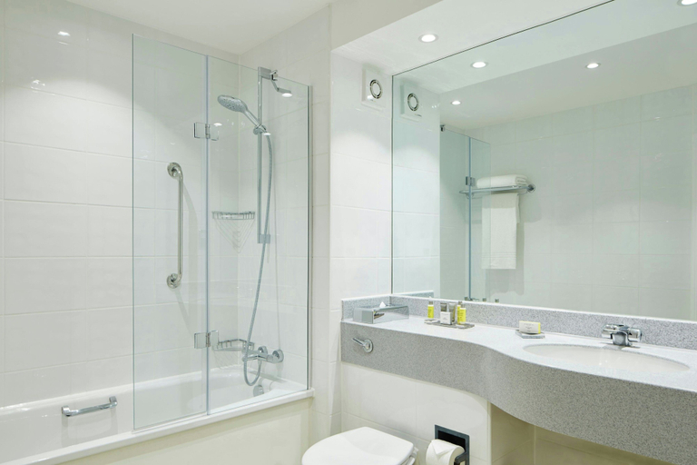 Bathroom 5, Delta Hotels Manchester Airport, Trafford