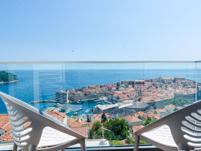 Others 1, Apartments Isabora - Comfort Three-Bedroom Apartment with Balcony and Sea View Second Floor, Dubrovnik