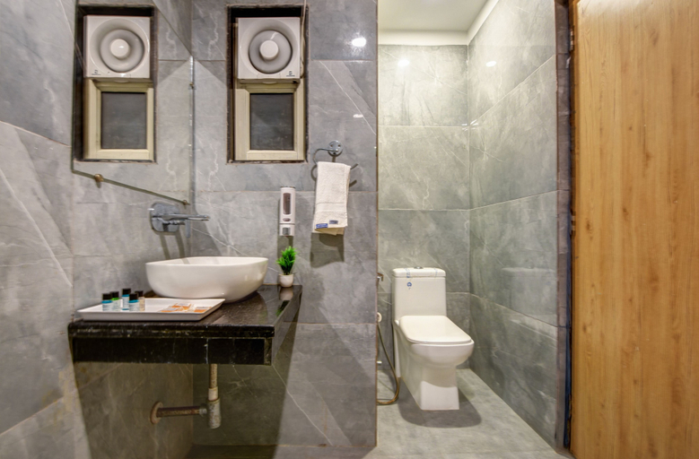 Bathroom 5, La-Sapphire Hotel, Delhi
