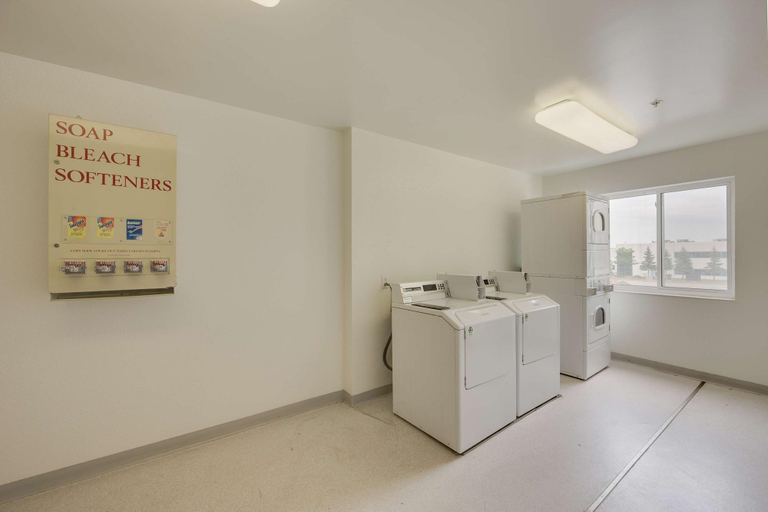 Others 5, Motel 6 Toronto Brampton, Peel