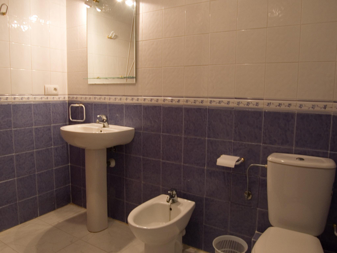 Bathroom 3, Apartment in Empuriabrava by the Beach, Girona