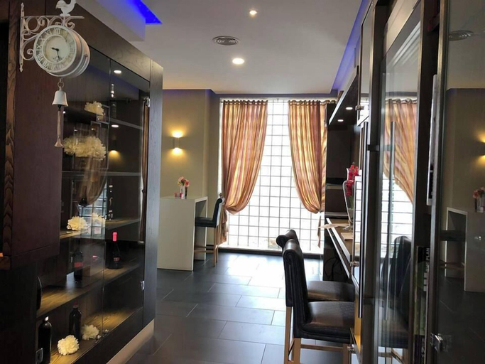 Others 5, HOTEL BRIGANTI, Napoli