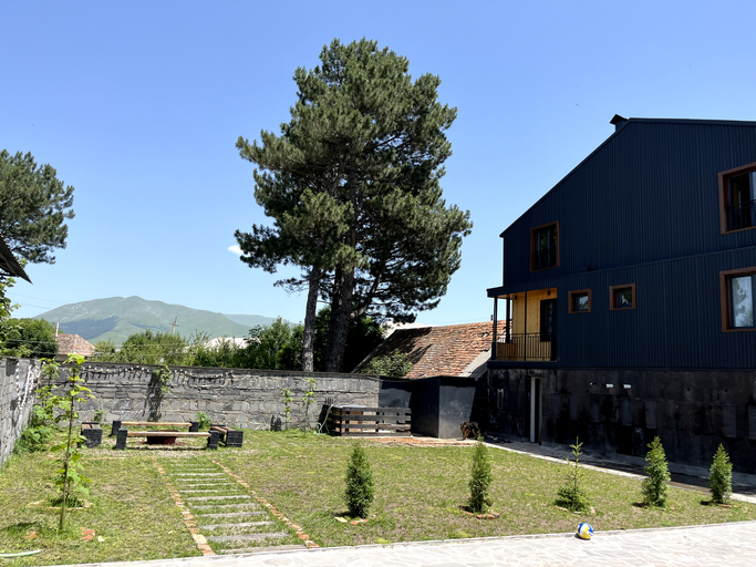 Exterior & Views