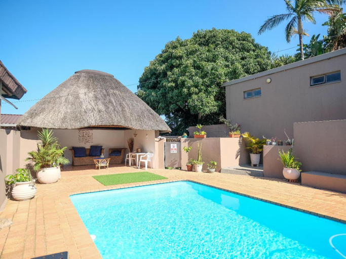 Swimming pool, Uitspan Apartments, Umkhanyakude