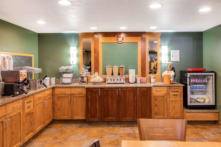 Food & Drinks 5, AmericInn by Wyndham Havre, Hill