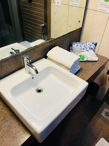Bathroom 4, Hotel Abhimaani Vasathi, Bangalore