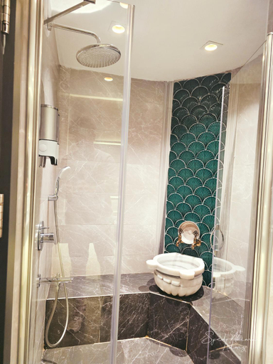 Bathroom 4, Sabiha Sultan, Beyoğlu
