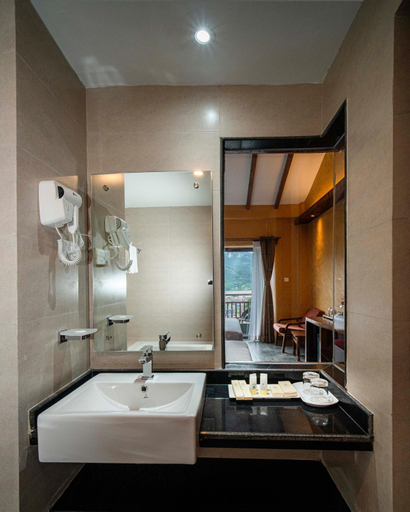 Bathroom 2, Bar Peepal Resort, Gandaki