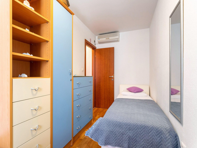 Bedroom 2, Apartment Zara - Two Bedroom Apartment with Balcony - ST, Supetar