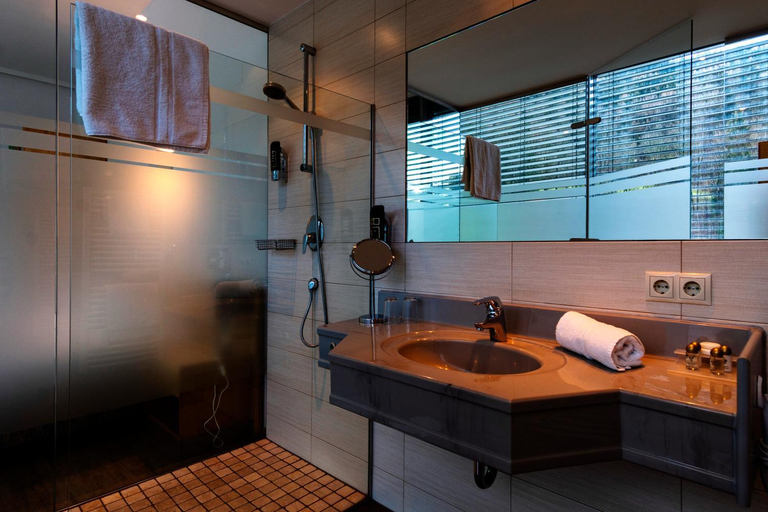 Bathroom 3, Hotel Bruggner Stub`n, Landeck