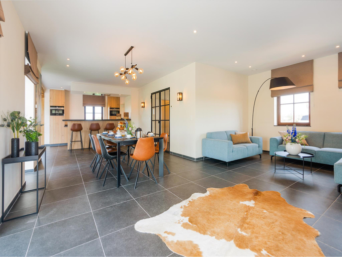 Others 4, Chic Villa in Comines-Warneton with Garden, Hainaut
