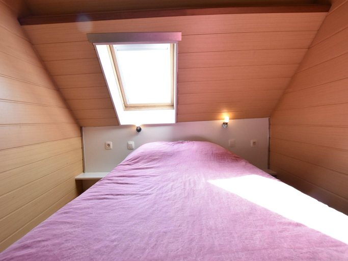 Bedroom 2, Appealing Chalet in Westouter with Garden, West-Vlaanderen