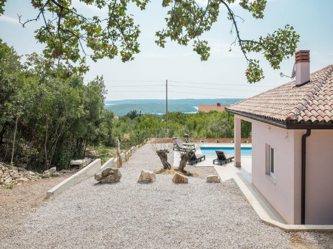 Others 5, Villa Tomichic with Swimming Pool, Raša
