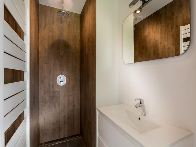 Bathroom, Holiday Home in Noiseux with Indoor Pool, Namur