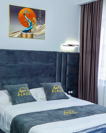 Bedroom 3, Sim plaza