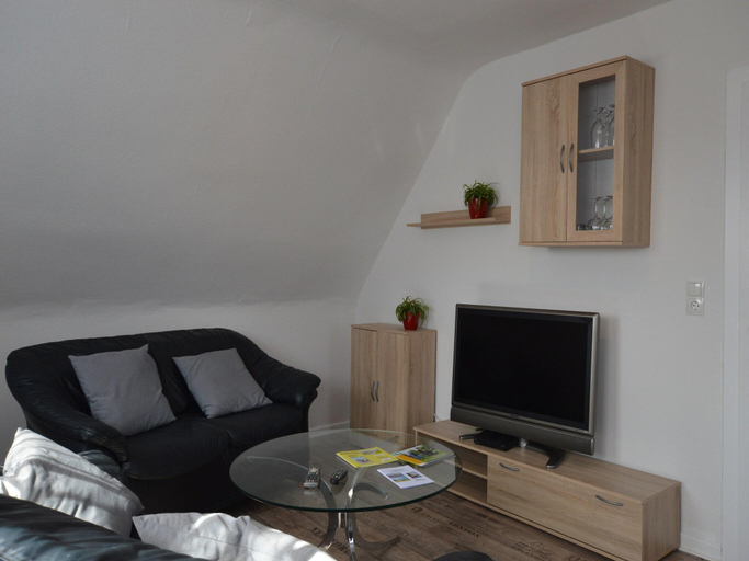 Others 5, Central Rees Stay for Four, Kleve