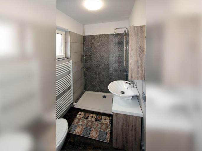 Bathroom, Doppelhaushalfte Friesengluck mit Sauna, Aurich