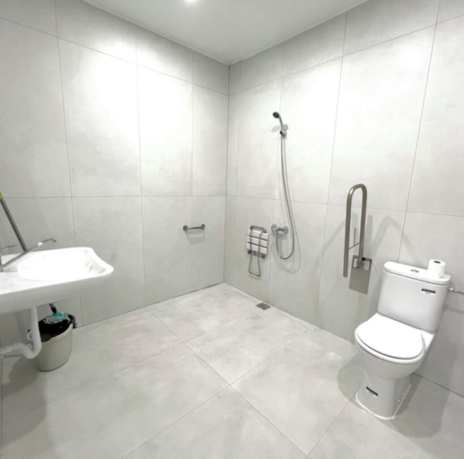 Bathroom 5, Hostel JIRAFA, Madrid