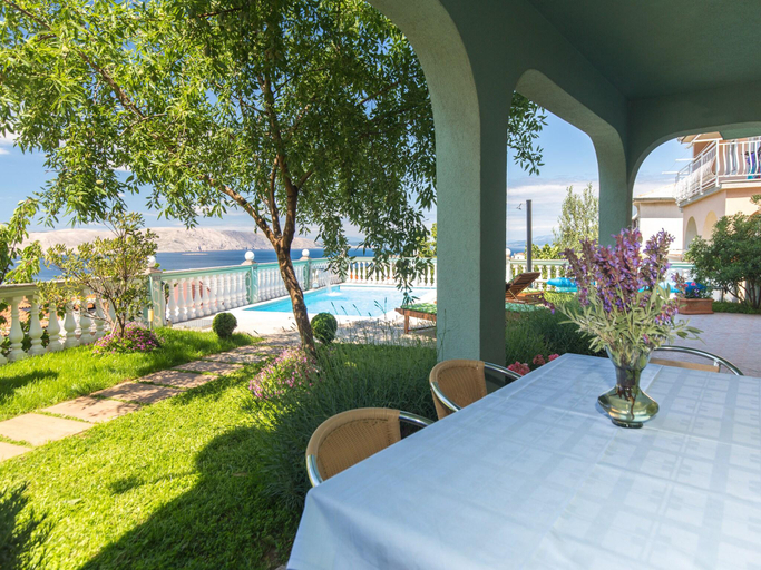 Others 5, Apartment in Senj near the Sea Pool, Senj