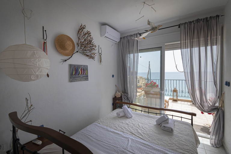 Bedroom 3, Poseidon Seafront Apartment by Rentalspro, Central Macedonia