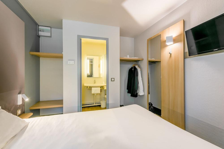 Bedroom 3, B&B HOTEL Montargis-Amilly, Loiret