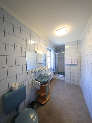 Bathroom 4, Hotel zur Post, Bernkastel-Wittlich