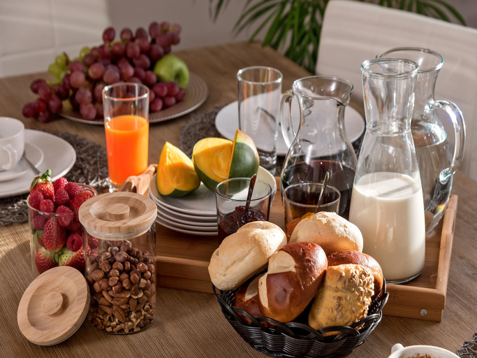 Food & Drinks 5, Villa in Zrnovnica with Heated Saltwater Pool, Split
