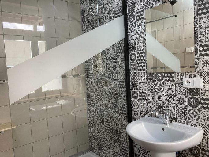 Bathroom 3, Apartment in Cuzy with Heated Pool, Saône-et-Loire