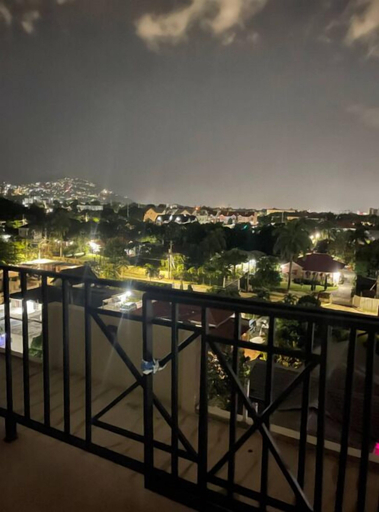 Others 4, Modern Luxury 1BR Condo in Kingston