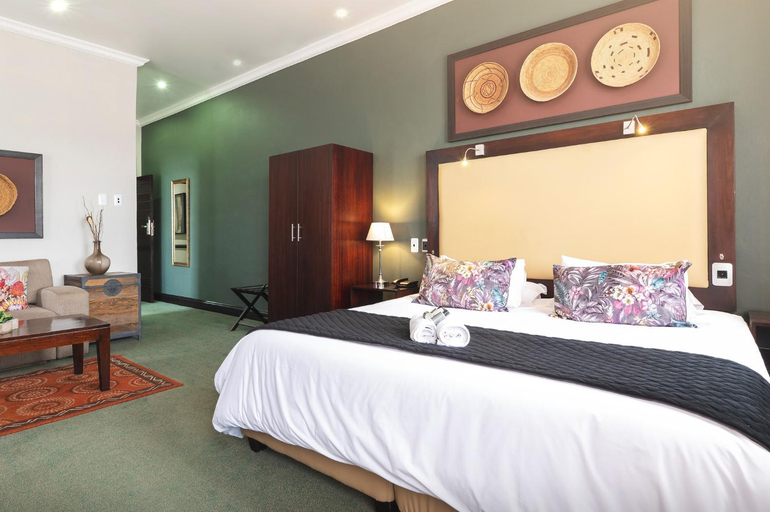 Bedroom 5, Graham Hotel, Cacadu