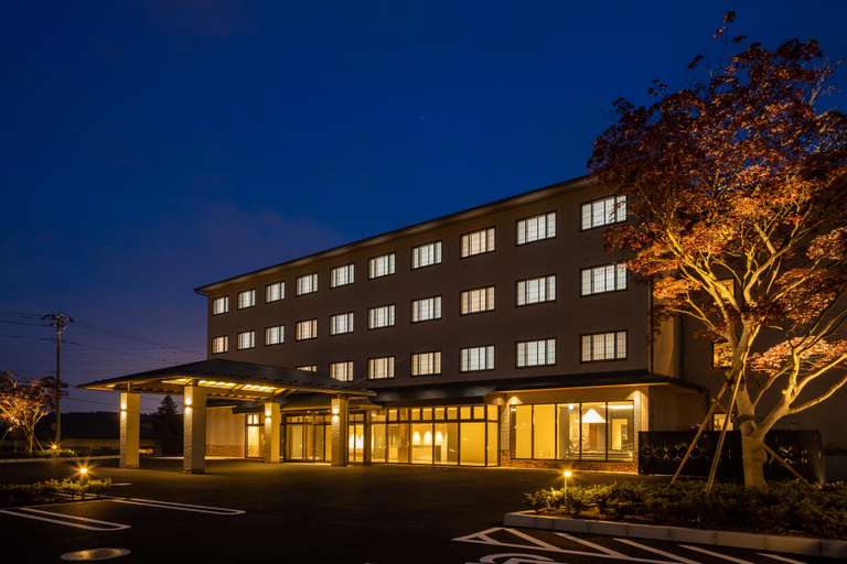 Exterior & Views