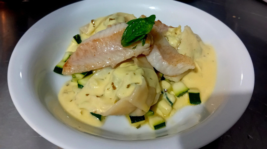 Food & Drinks 5, Fare atihau vairao
