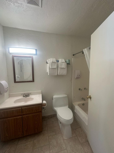 Bathroom 3, Mexican Hat Lodge, San Juan
