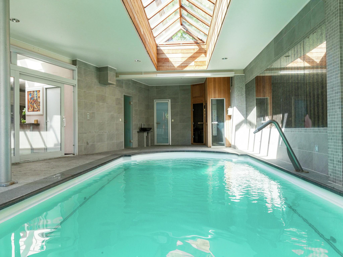 Sport & Beauty 2, Villa Stay with Pool Sauna, West-Vlaanderen