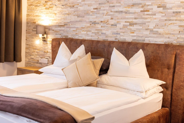 Bedroom 2, Hotel Austria - inklusive Joker Card im Sommer, Zell am See