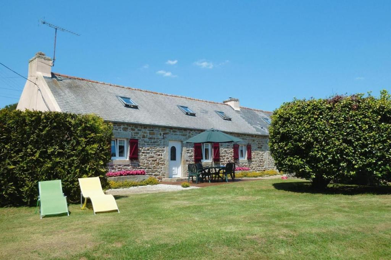 Exterior & Views 1, Holiday Home in Plogonnec near Sandy Beaches, Finistère