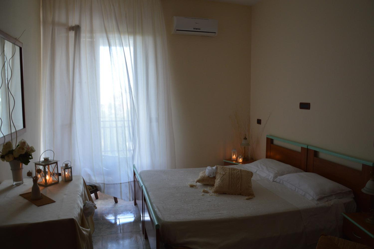 Others 5, Hotel dell'Ulivo, Bari