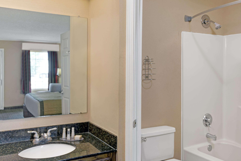 Bathroom 4, Baymont by Wyndham Sanford, Lee