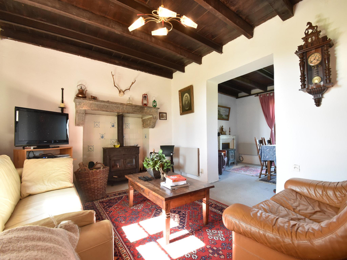 Others 5, Holiday Home in Decize near Beach, Nièvre