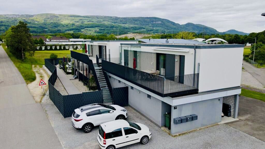 Exterior & Views