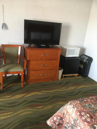 Bedroom 2, Moon Mist Motel, Meade