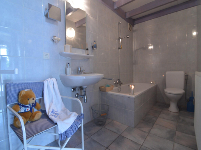 Bathroom, Cozy Family Home in Oostkamp, West-Vlaanderen