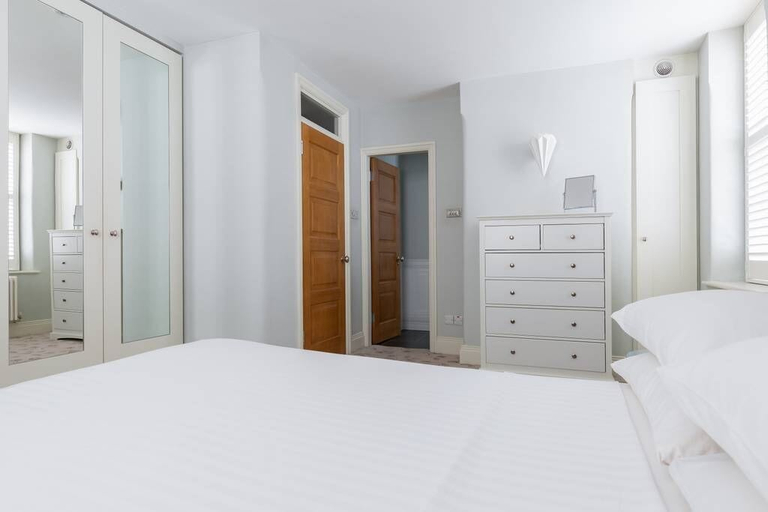 Bedroom 4, Drury Lane II by Onefinestay, London
