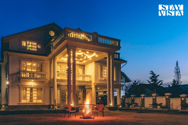 Others 2, StayVista at Midsummer Moon - Mountain View with Courtyard, Srinagar