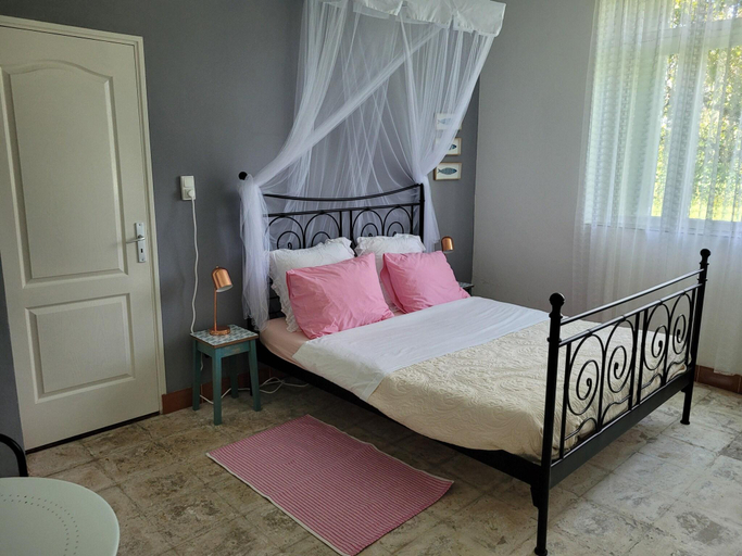 Others 5, Holiday Home in Limousin near Forest, Haute-Vienne