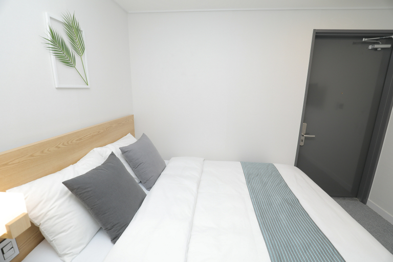 Line Hotel Myeongdong - Bedroom