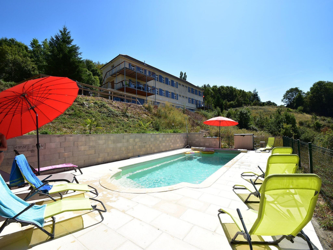 Sport & Beauty 4, Apartment in Cuzy with Heated Pool, Saône-et-Loire