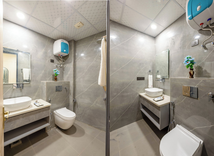 Bathroom, Hotel Zest Near IGI Airport, Delhi